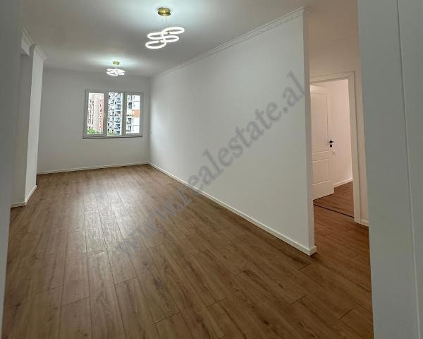Apartament 2+1 ne shitje ne rrugen Aleksandri Madh ne zonen e Astirit.
Ndodhet ne katin e 4 te nje Apartament 2+1 ne shitje ne rrugen Aleksandri Madh ne zonen e Astirit.
Ndodhet ne katin e 4 te nje